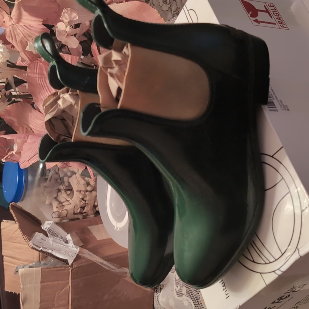 New Womens' Lauren Ralph Lauren Ankle Rain Boots Green with Gold Elastic Size 9B